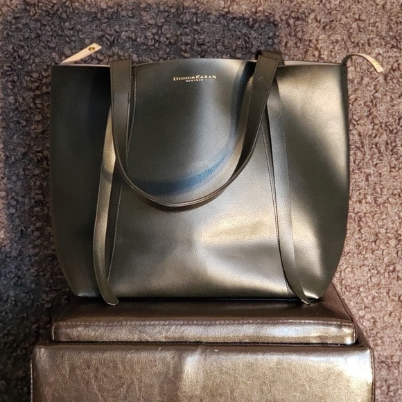 Gorgeous Donna Karan New York Black Tote - Picture 2 of 5